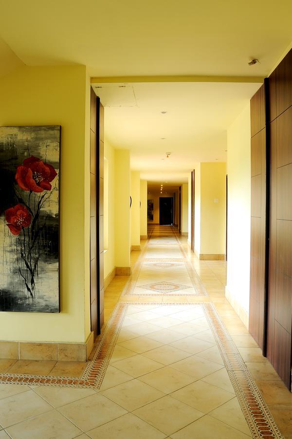 Hotel Country Roads Hāora Exterior foto